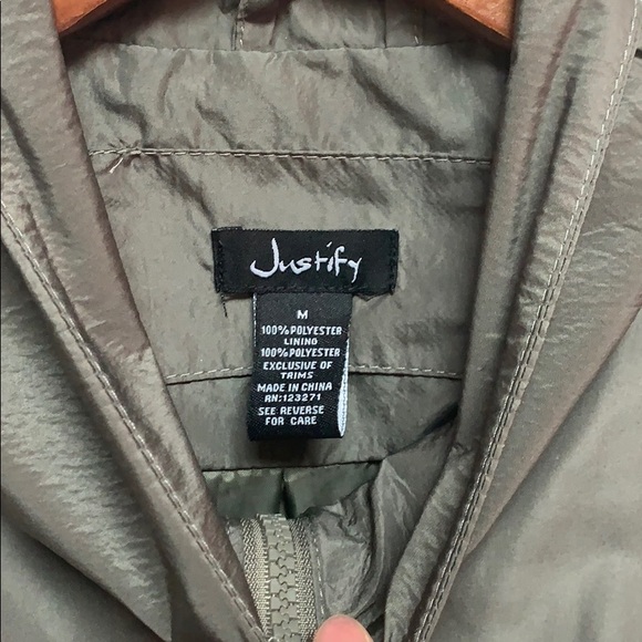 Windbreaker - Picture 3 of 3